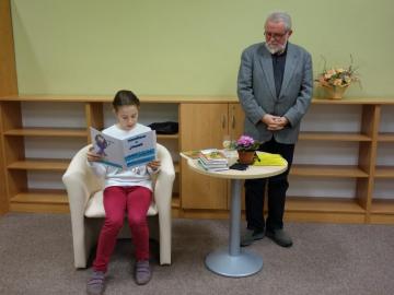 Daniela Konečková čte svou knížku s Jiřím Jilíkem